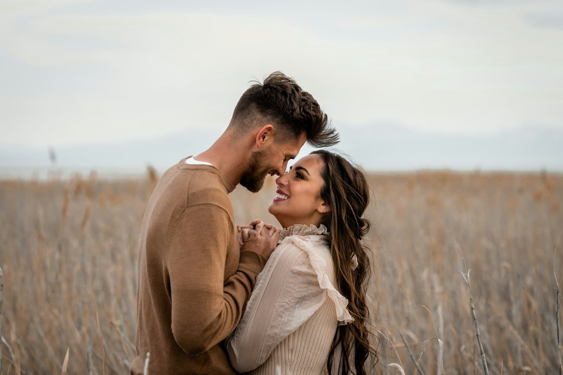 ბუნებრივი ემოციები წყვილის ფოტოსესიაზე