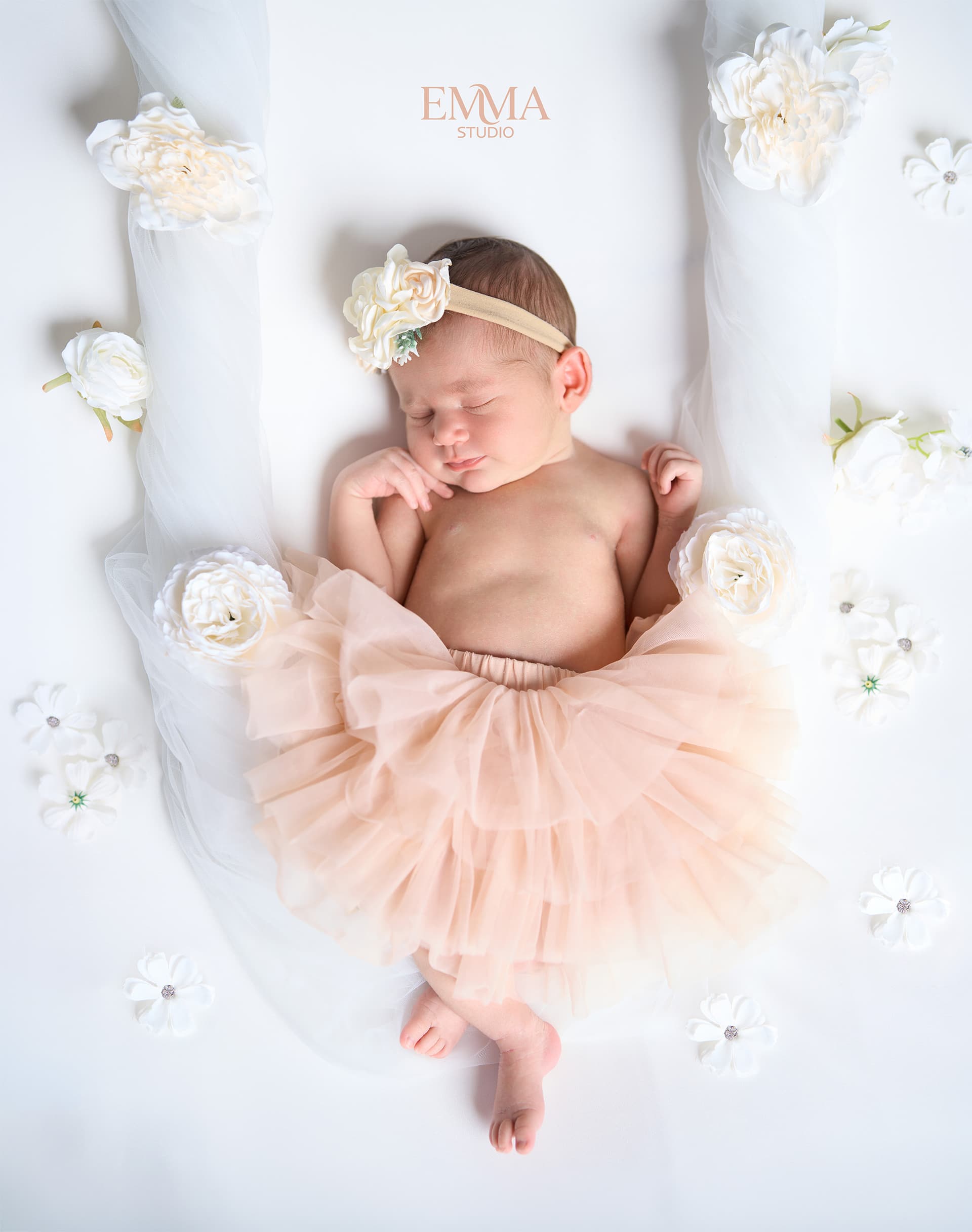 Newborn photography - sleeping newborn in a cream hat, Emma Studio Tbilisi